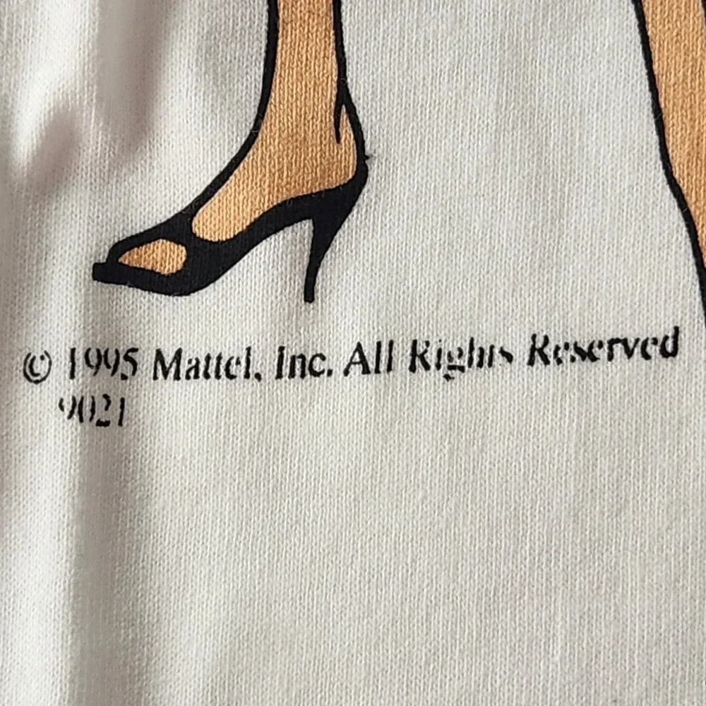 VTG 1995 Jerry Leigh Mattel Barbie Through the Years Graphic T-shirt NIB Grail - Picture 9 of 9